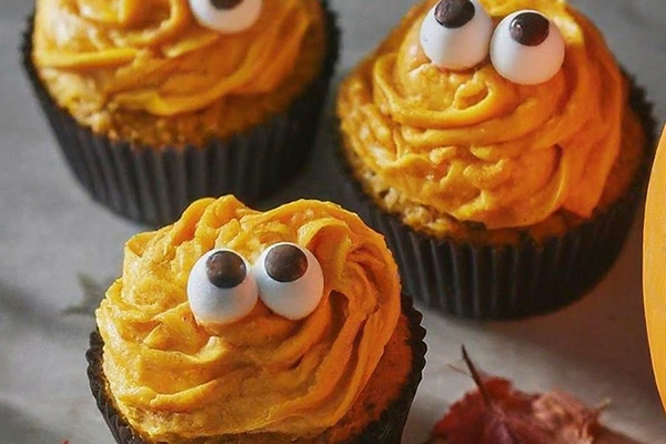 Cupcakes de calabaza con ojos de murciélago