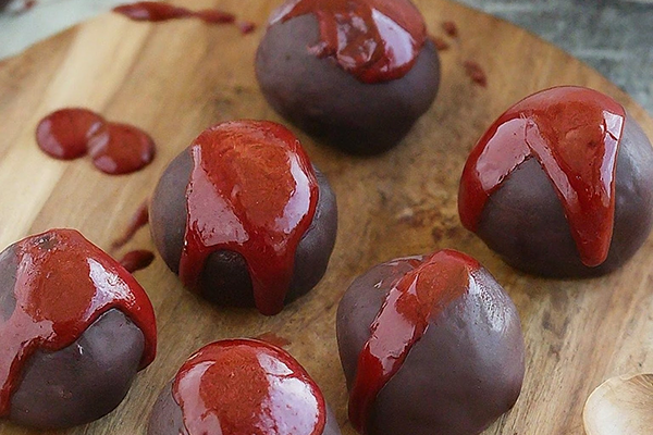 Trufas de chocolate veganas con sangre falsa